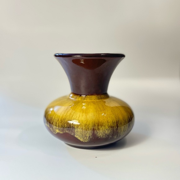 *EUC* Vintage MCM Blue Mountain Pottery Flower Vase in the Harvest Gold Glaze - Picture 8 of 9